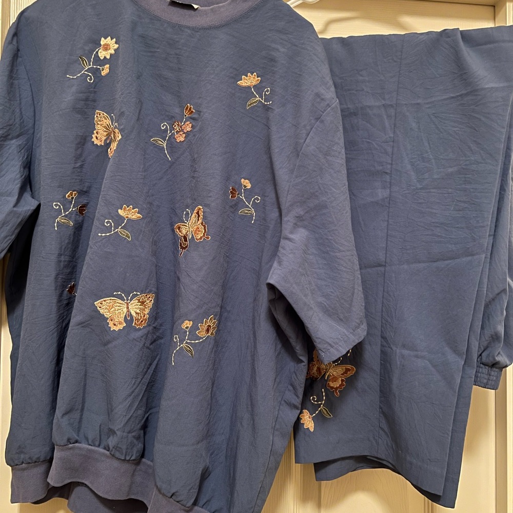 Women’s pants and top